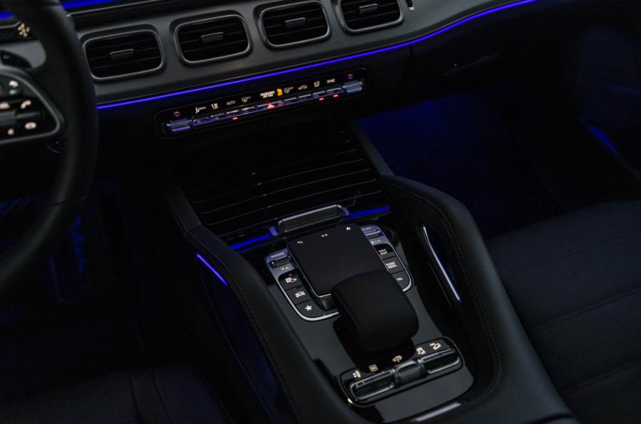 Детали интерьера Mercedes-Benz GLS450 4Matic (X167) 2019 года  (NA) (фото 4 из 44)